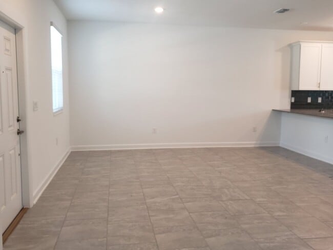 Building Photo - Spacious Bridgewalk Townhome