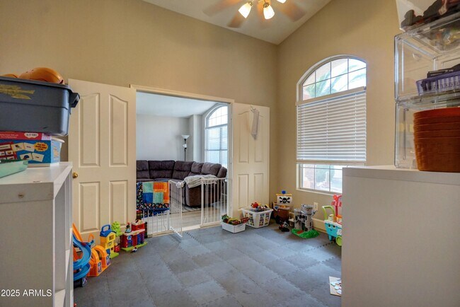 Building Photo - 1560 W Winchester Way