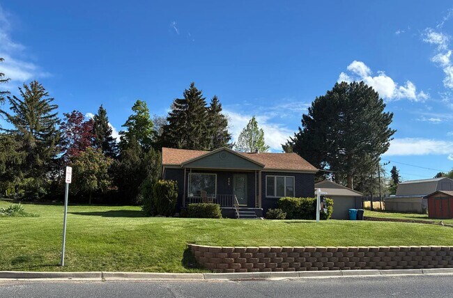 Building Photo - 403 Highland Dr