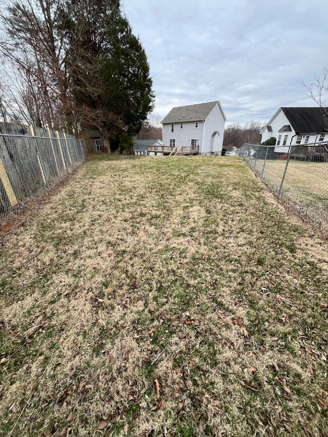 Building Photo - 145 Fiddlers Run Ct