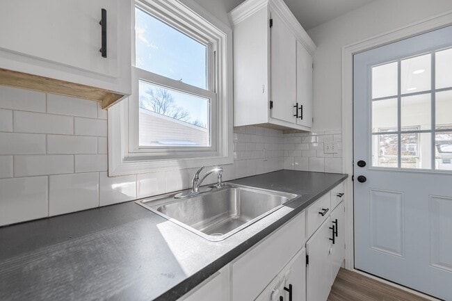 Building Photo - 4924 Greenwood St