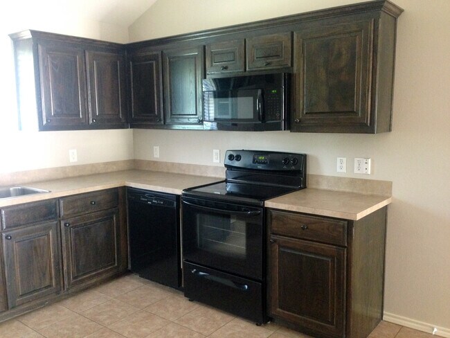 Building Photo - COMING SOON! 3 Bedroom Duplex for Rent in Lindale!