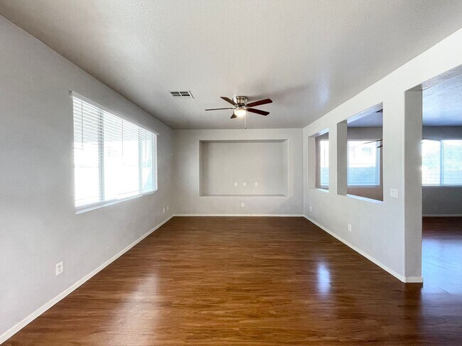 Building Photo - Beautiful 2 story 3 car garage single fami...