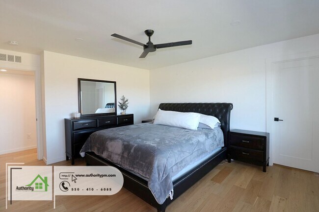 Building Photo - 1225 Manzanita Hills Ave