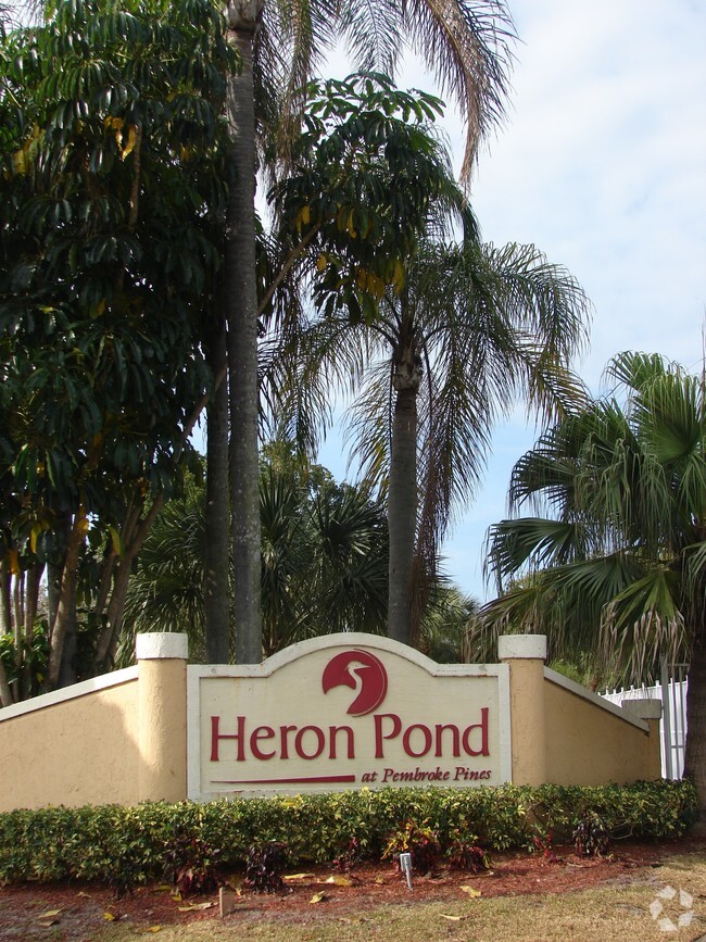 Building Photo - Heron Pond