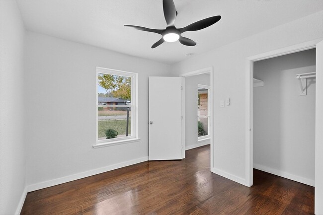 Building Photo - 2812 San Medina Ave
