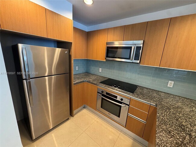 Building Photo - 1050 Brickell Ave