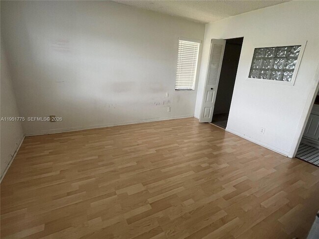 Building Photo - 10009 Winding Lake Rd