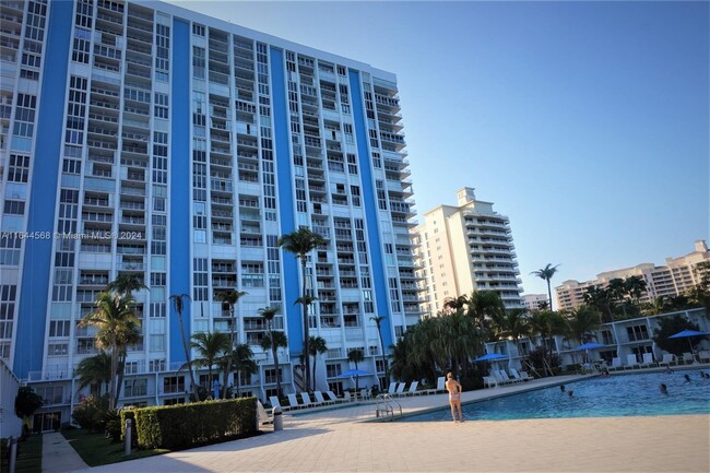 Building Photo - 881 Ocean Dr