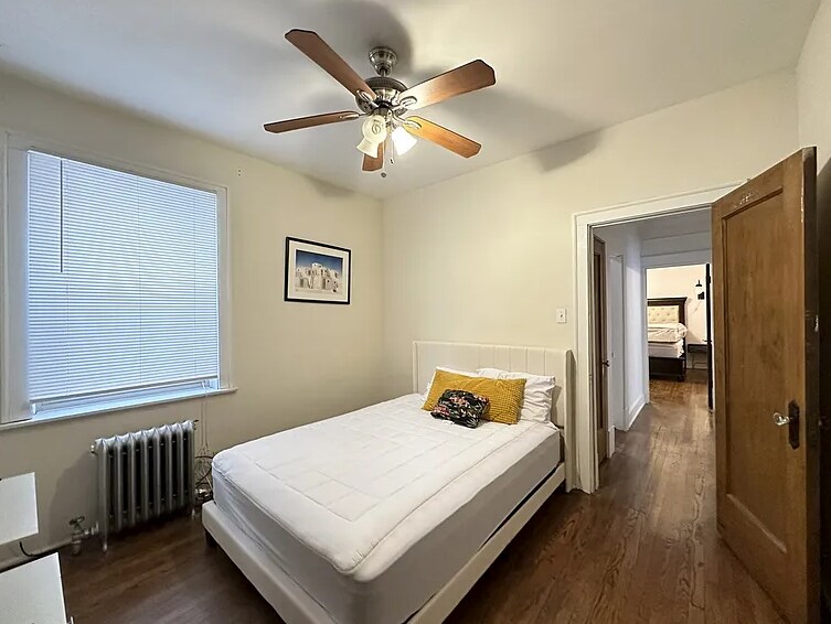 Building Photo - 5024 N Ridgeway Ave