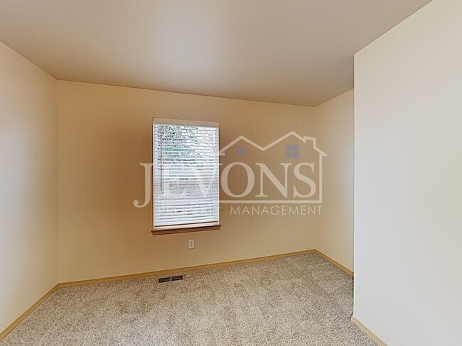 Building Photo - 708 N 29th Ave