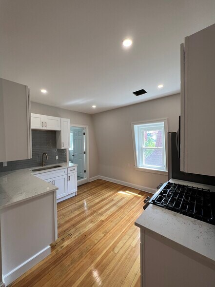 Building Photo - 108 Vinton St