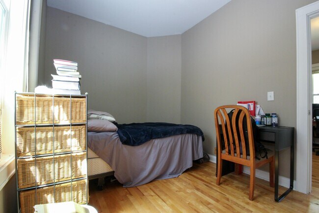 Building Photo - 3200 Aldrich Ave S