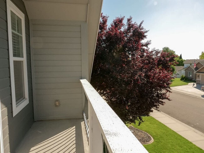 Building Photo - 151 Cub St W