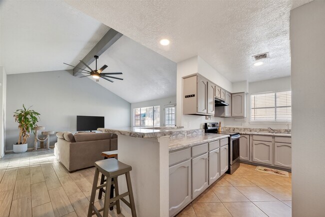 Building Photo - 2410 Colonial Ridge Dr