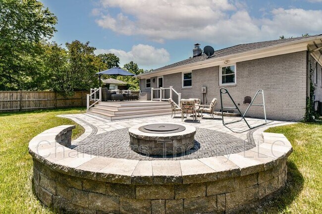 Building Photo - 1015 Woods Pl