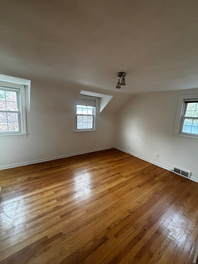 Building Photo - 2081 W Riverview Ave