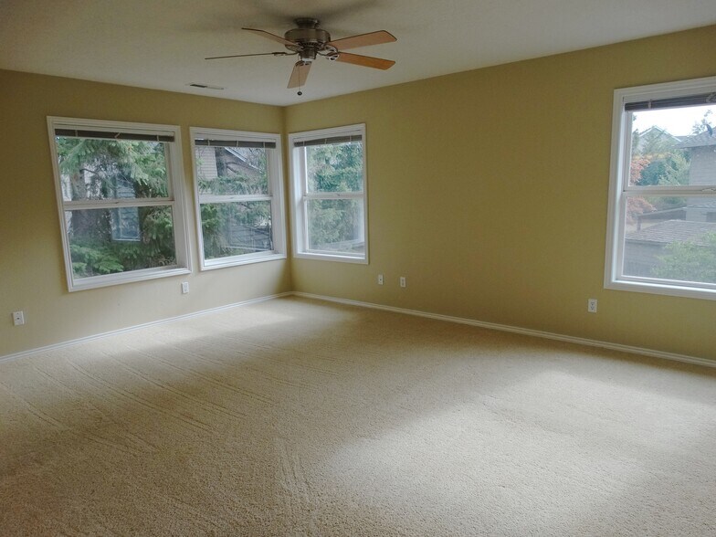 Building Photo - 16655 SW Springwater Ct