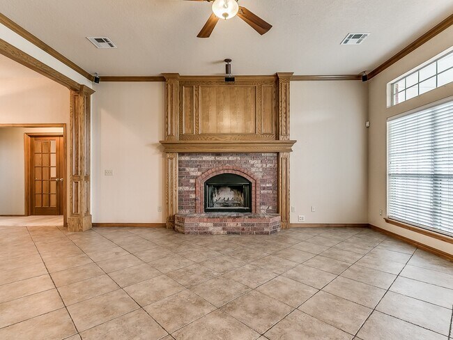 Building Photo - Stunning Open-Concept Home with Luxury Primary Suite & Outdoor Living