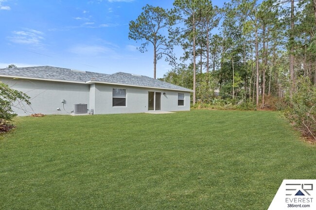 Building Photo - LIKE NEW 3/2/2 IN THE HEART OF PALM COAST