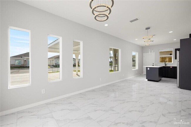 Building Photo - 1025 N Woodson Ave
