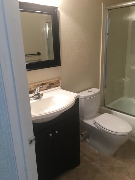 Building Photo - 14315 Seagate Dr