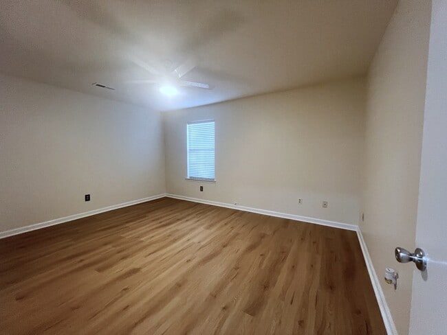 Building Photo - 1001 Clifton Ln