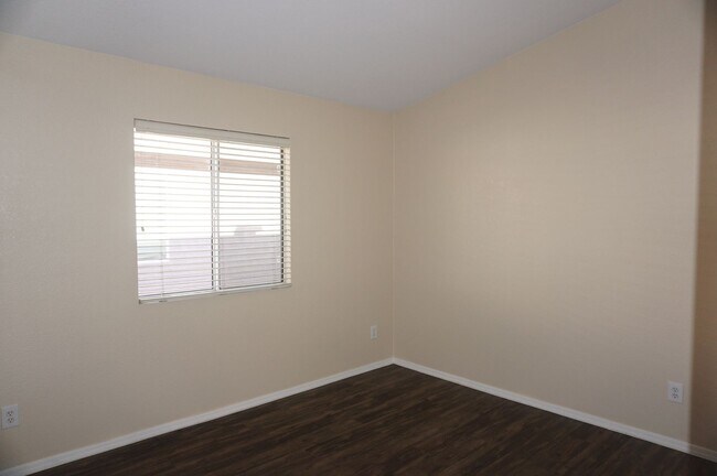 Building Photo - Popular Location, 3Bdm 2Ba Home