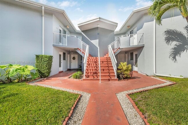 Building Photo - 1715 NE Miami Gardens Dr