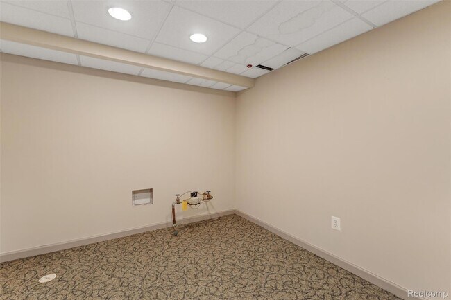 Building Photo - 47105 Liberty Bell Rd E