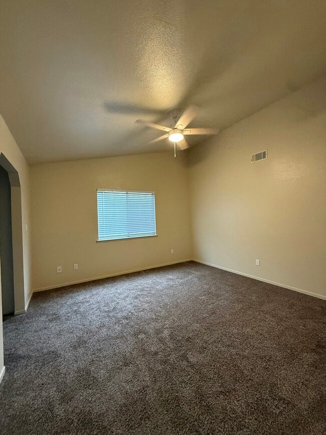 Building Photo - 1725 S Sacramento St