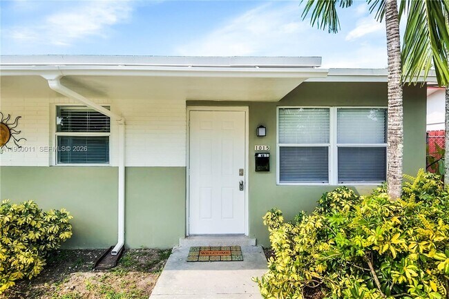 Building Photo - 1015 SW 30th St