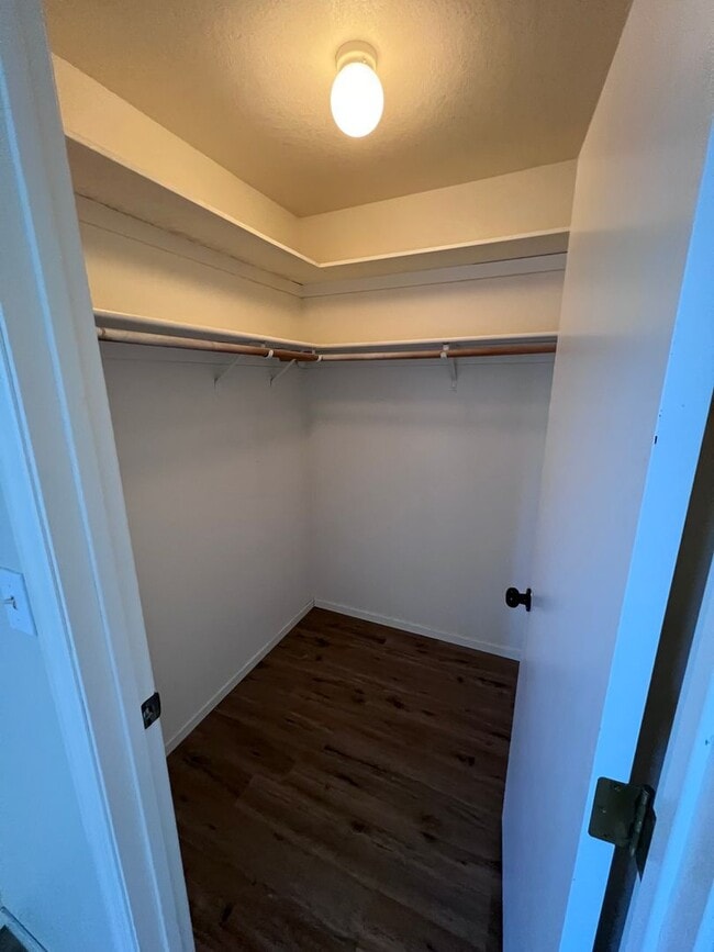Building Photo - Charming 2-bedroom, 1.5-bathroom