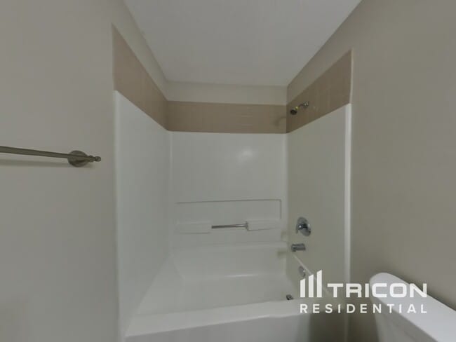 Building Photo - 6916 N Karnes Dr