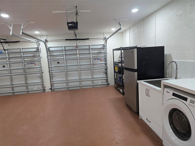 Building Photo - 2177 Montpeliar