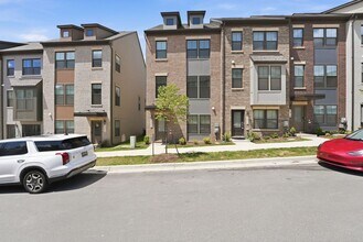 Building Photo - 6066 Beake St