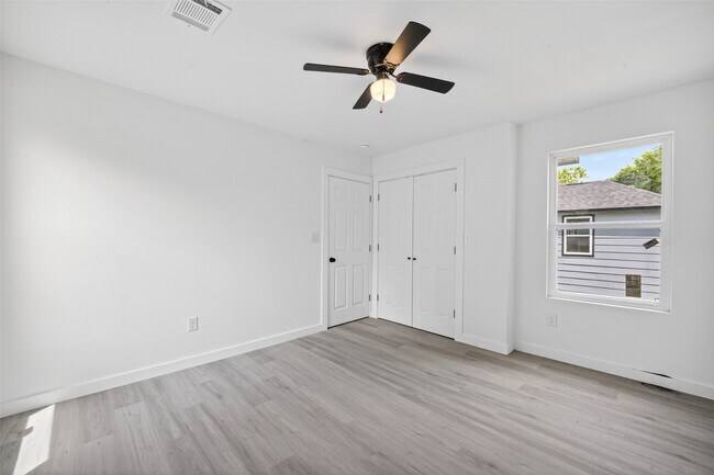 Building Photo - 9009 Hilda St
