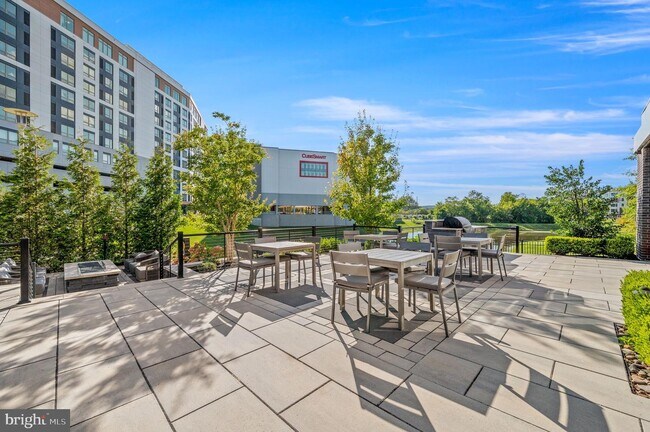 Building Photo - 575 S Goddard Blvd