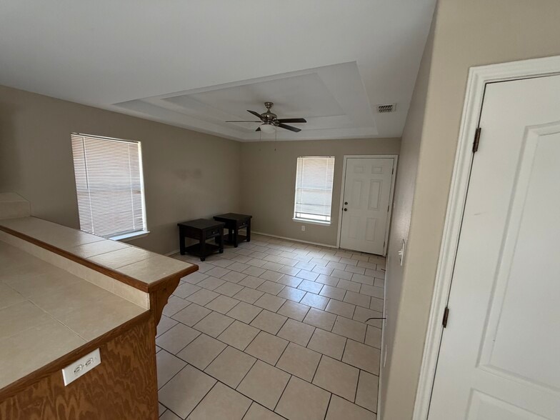 Living room - 302 W Amy Dr