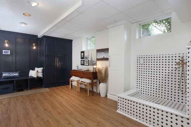 Building Photo - 1010 Centre St