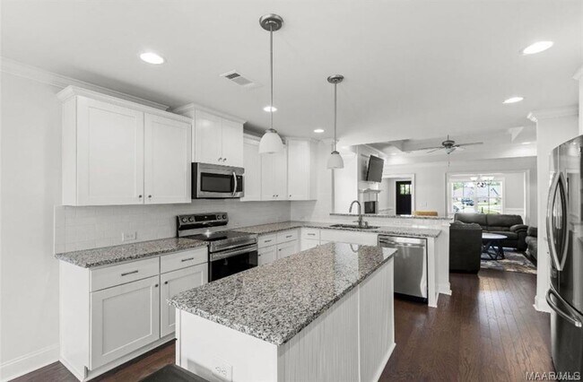 Building Photo - 211 Lee Audis Ln