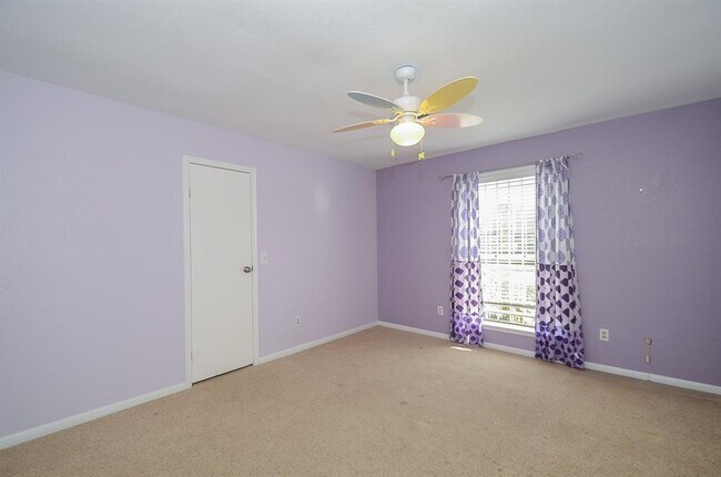 Building Photo - 11906 Pepperdine Ln