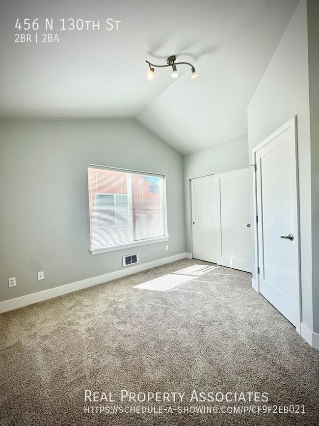 Building Photo - 456 N 130th St