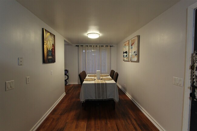 Building Photo - 701 Delano Ave