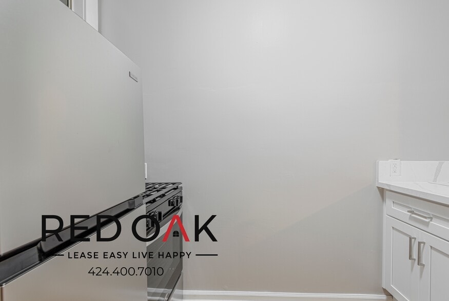 Building Photo - 692 Valencia St