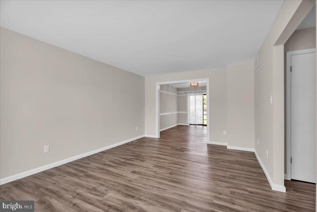 Building Photo - 38 Burgundy Dr