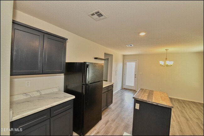 Building Photo - 952 Orangetip Dr