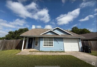 Building Photo - 3 bedroom 1 bath Home available now