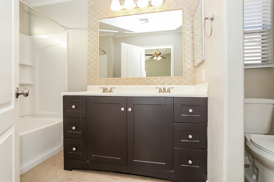 Building Photo - 10728 Cape Shore Ave