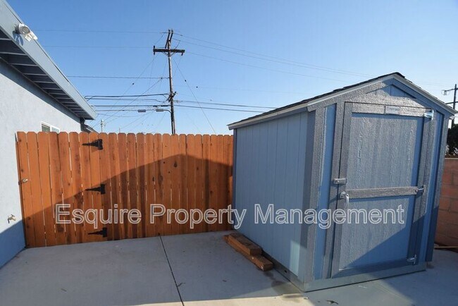 Building Photo - 405 Spruce St